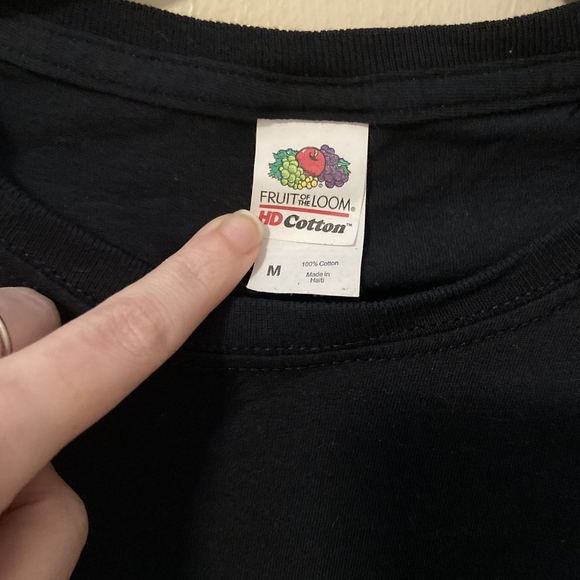 Little Piggies Winter Graphic Tee - Picture 2 of 2